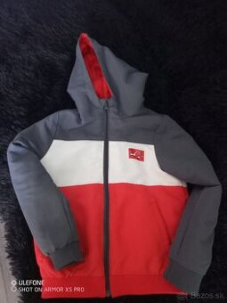 Prechodná bunda a rifľe 128