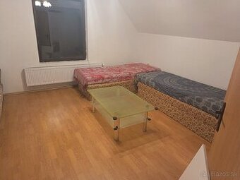 Prenajom podkkrovnej izby v Senci