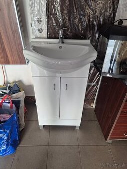 Kupelnova skrinka s umývadlom 50