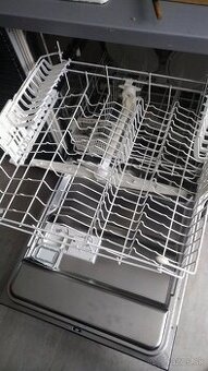 Vstavaná umývačka riadu Whirlpool 60cm