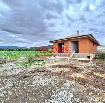 Oedáme 4izbový tehlový bungalov Ruskov, všetky ISpozemok 606