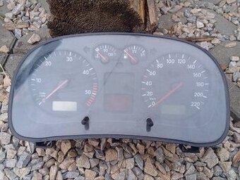 budíky Volkswagen golf 4 1.9 TDI 66kw 2002