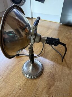 starý elektrický ohrievač