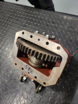 ponúkam skrina predný nahon zetor