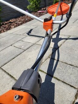 Husgvarna krovinorez 323 R2 - 1