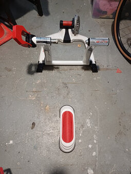 Cyklistický trenažér Elite Qubo Fluid