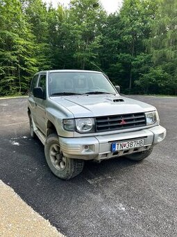Mitsubishi Pajero - 1
