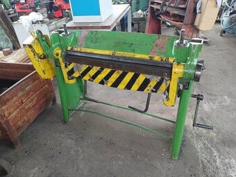 Prodám litinovou ohýbačku na plech xo 1000/2 mm.