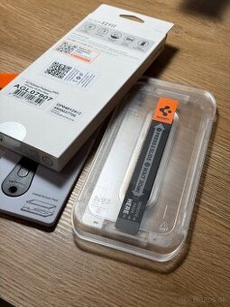 Spigen ochranné sklo na iPhone 16 / 17 Pro Max