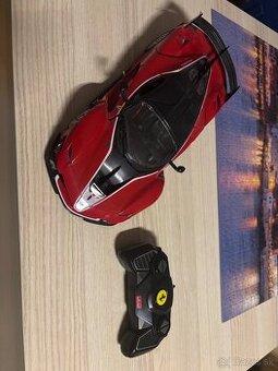 RC model Ferrari fxxk