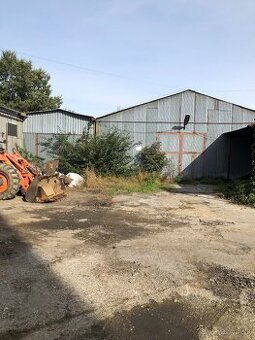 Poľnohospodársky areál so skladovými priestormi