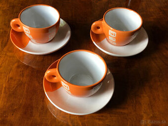 šálky s podšálkami