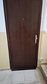 Predam bezpecnostne vchodove dvere do bytu