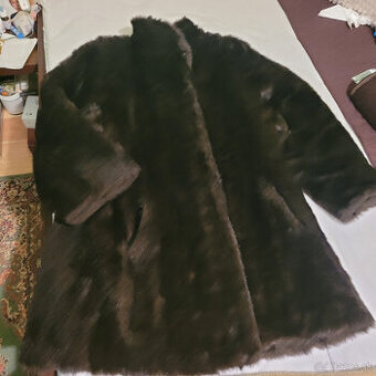 Predám dámsky kabát z umelej kožušiny veľkosť 42