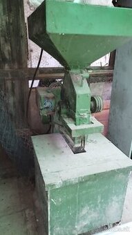 Kladivkový šrotovník