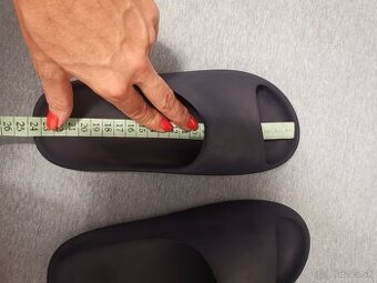 Slapky Adidas Yeezy 37