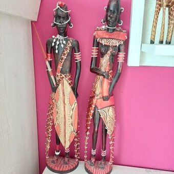 Drevené sochy Masajovia