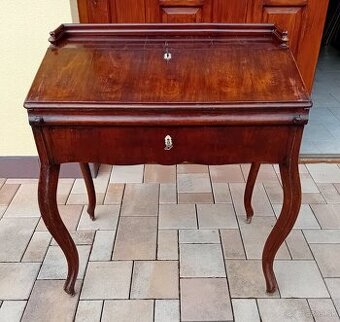 Starožitný stolík