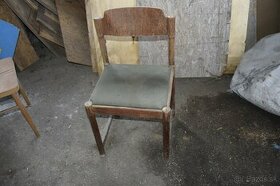 Drevená stoličky s čalúnením