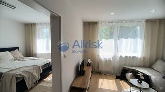 PERFEKTNÝ NOVO KOMPLETNE ZREKONŠTRUOVANÝ A ZARIADENÝ 2 IZBOV