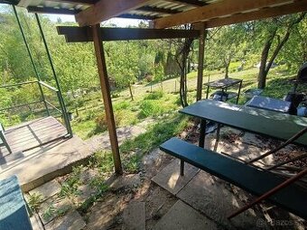 Chatka so záhradou,390 m2 v osobnom vlastníctve - Budatín