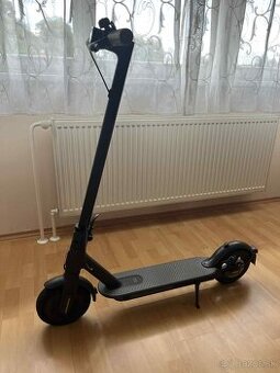 Xiaomi Mi Electric Scooter 1S – výborný stav