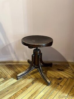 Stará klavírna šróbovacia stolička