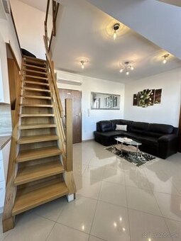 BEZ PROVÍZIE: prenájom 2i mezonetu s terasou v centre Nitry