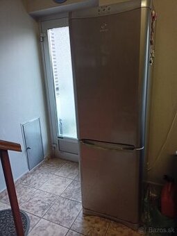 Darujem Indesit chlad. s mrazničkou
