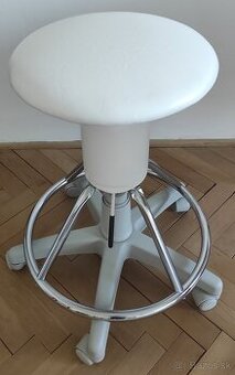 Vyšetrovacia stolička zn. VAMEL (kozmetika, ambulancia)