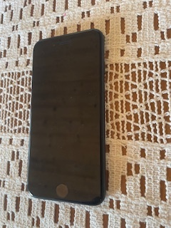 Krásny Iphone SE 2020 64GB batéria 91 percent