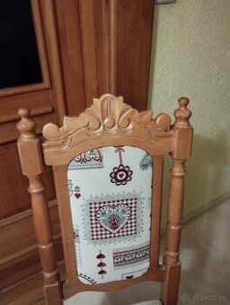 Predám drevené stoličky
