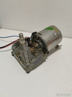 Predám motorček zadného stierača na š favorit