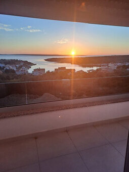 Chorvátsko-trojizbový apartmán s výhľadom na more-PAG