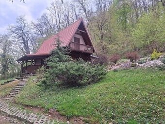 Rezervovane Celoročná chata, pozemok 11 ár, Modrová