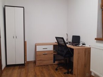 Prenajom študentskej izby v 3.izbovom byte Staré mesto