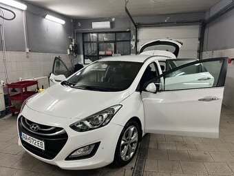 Hyundai i30 CW 1.6i Style - plná výbava