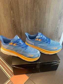 Hoka one M Clifton 9