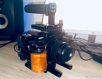 Sony A7S II – 2200 cvakov + Sony 50mm f/1.8 + full rig