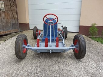 Historicka motokara