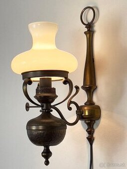 Starožitna Nastena mosadzna lampa