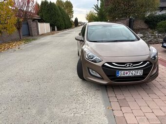 HYUNDAI i30 COMBI 1.6 CRDi 94 kW , 97 000 km, TOP STAV