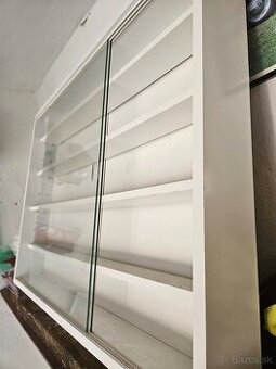 Vitrina na modely aut 1:43