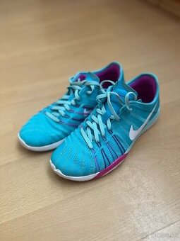 dámske tenisky Nike free tr6 vel. 38