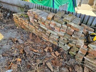 Staré pálené tehly - cca. 150 ks, očistené