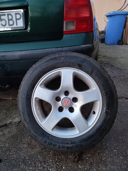 sada hliníkových diskov s pneumatikami