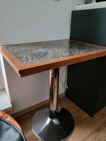Prirucny-barový stolik