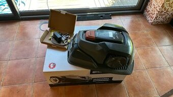 Predam Kompaktnu Roboticku kosačku s  pre trávniky do 400 m2