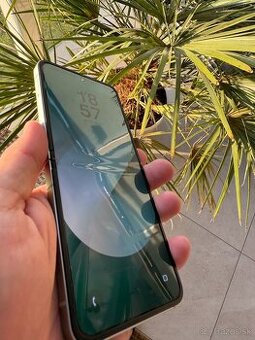 Predám Samsung Galaxy Z Flip6 12 GB/256 GB Mint – ako nový
