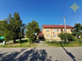 Na predaj ZREKONŠTRUOVANÝ 2-izbový byt s dvorom a GARÁŽOU v 